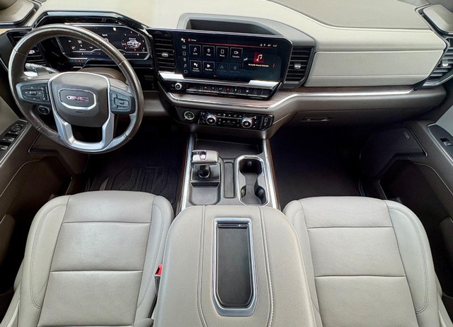 2022 GMC Sierra 1500 4WD SLT Crew Cab thumbnail image 14