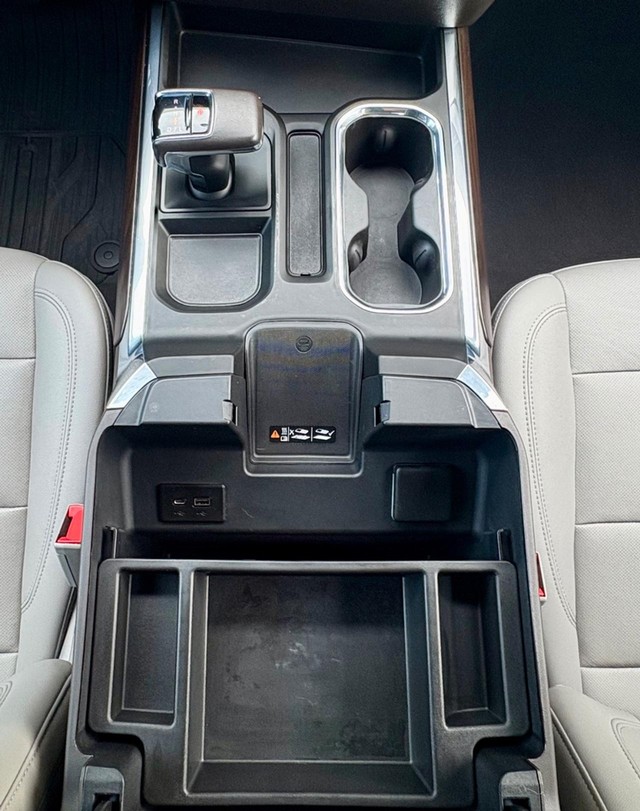 2022 GMC Sierra 1500 4WD SLT Crew Cab thumbnail image 15