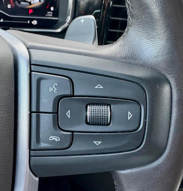 2022 GMC Sierra 1500 4WD SLT Crew Cab thumbnail image 23