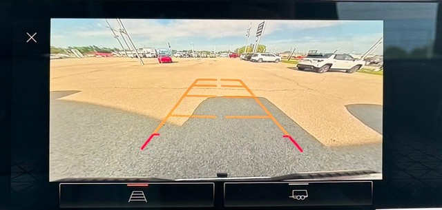 2022 GMC Sierra 1500 4WD SLT Crew Cab thumbnail image 27