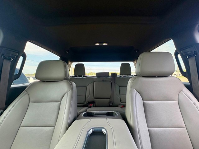 2022 GMC Sierra 1500 4WD SLT Crew Cab thumbnail image 29
