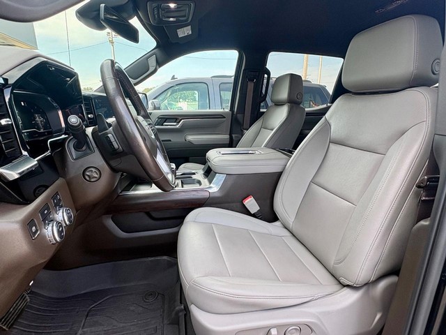 2022 GMC Sierra 1500 4WD SLT Crew Cab thumbnail image 31