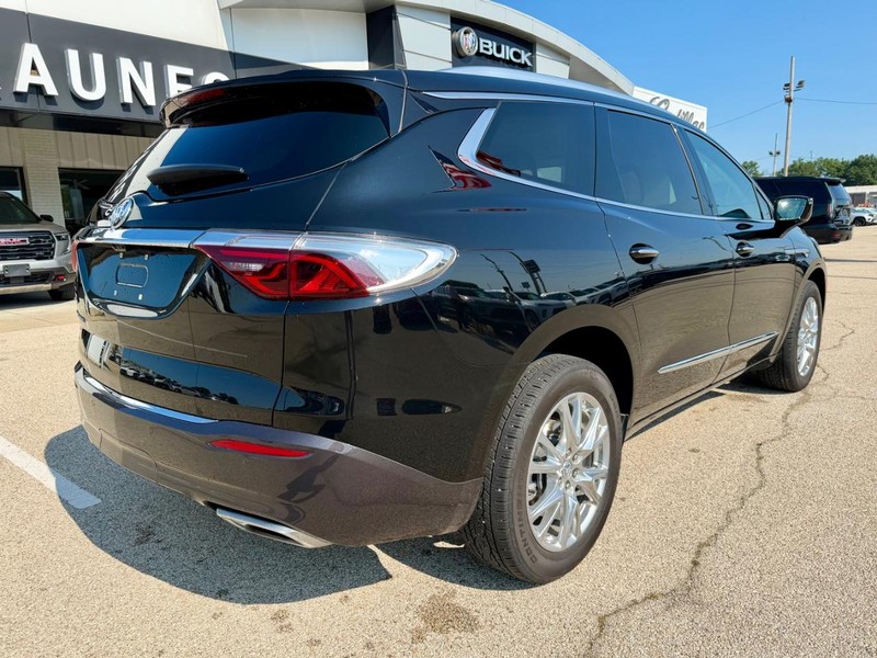 Buick Enclave Vehicle Full-screen Gallery Image 04