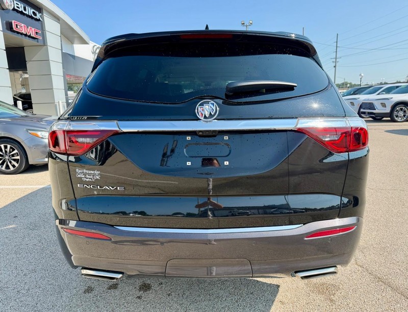 Buick Enclave Vehicle Full-screen Gallery Image 05