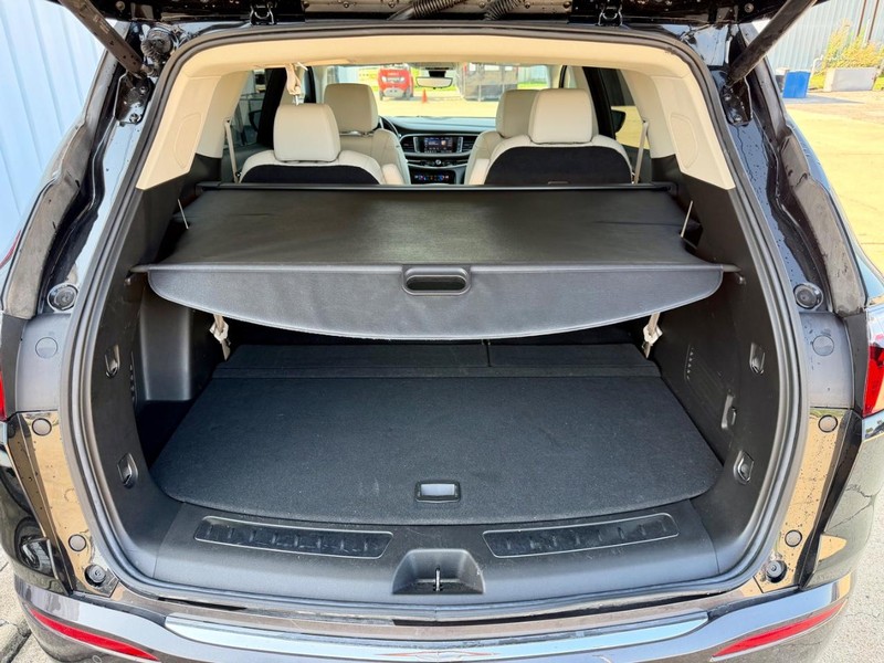 Buick Enclave Vehicle Full-screen Gallery Image 06