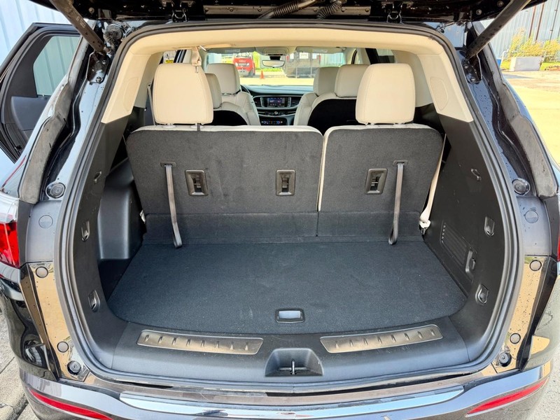 Buick Enclave Vehicle Full-screen Gallery Image 07