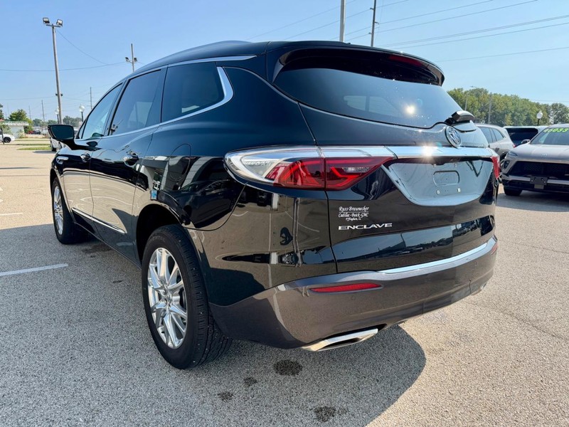 Buick Enclave Vehicle Full-screen Gallery Image 08