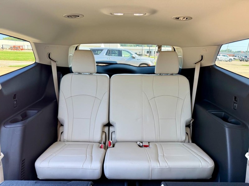 Buick Enclave Vehicle Full-screen Gallery Image 12