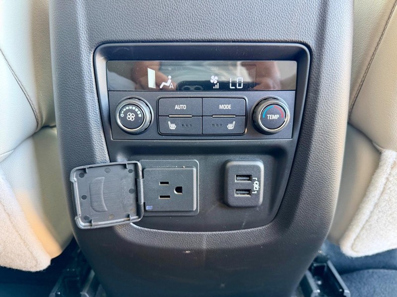 Buick Enclave Vehicle Full-screen Gallery Image 14
