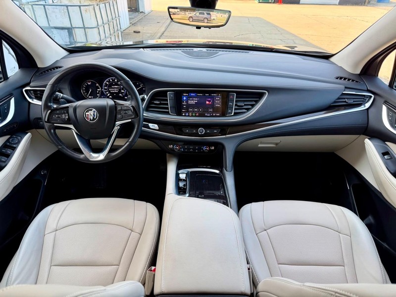 Buick Enclave Vehicle Full-screen Gallery Image 15
