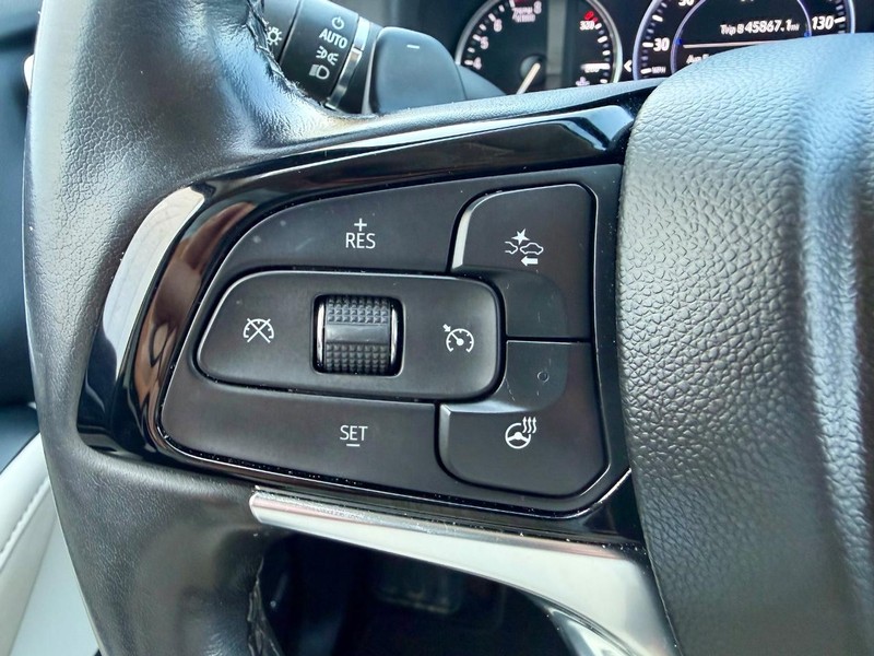 Buick Enclave Vehicle Full-screen Gallery Image 18