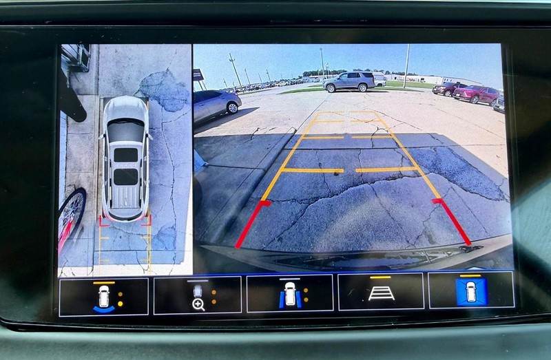 Buick Enclave Vehicle Full-screen Gallery Image 23