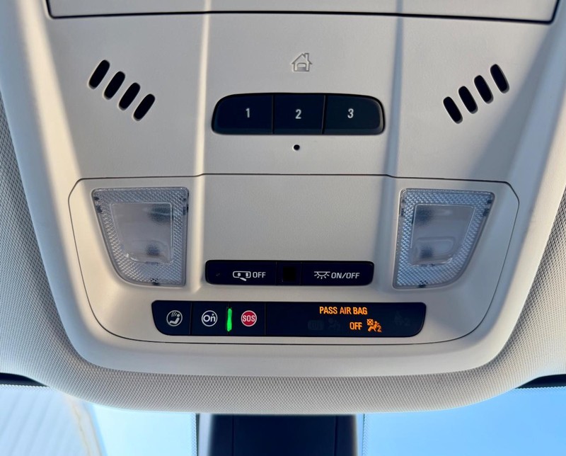 Buick Enclave Vehicle Full-screen Gallery Image 25