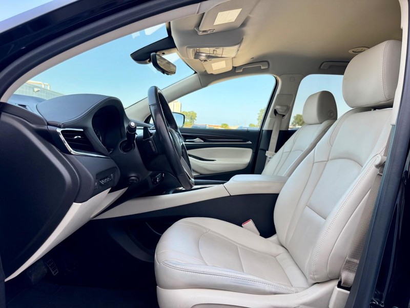 Buick Enclave Vehicle Full-screen Gallery Image 32