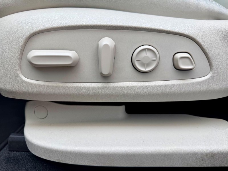 Buick Enclave Vehicle Full-screen Gallery Image 33