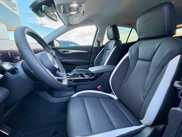 2026 Buick Envision Sport Touring thumbnail image 31
