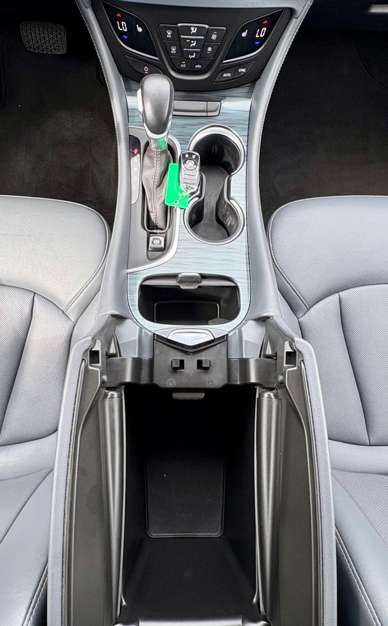 Buick Envision Vehicle Full-screen Gallery Image 15