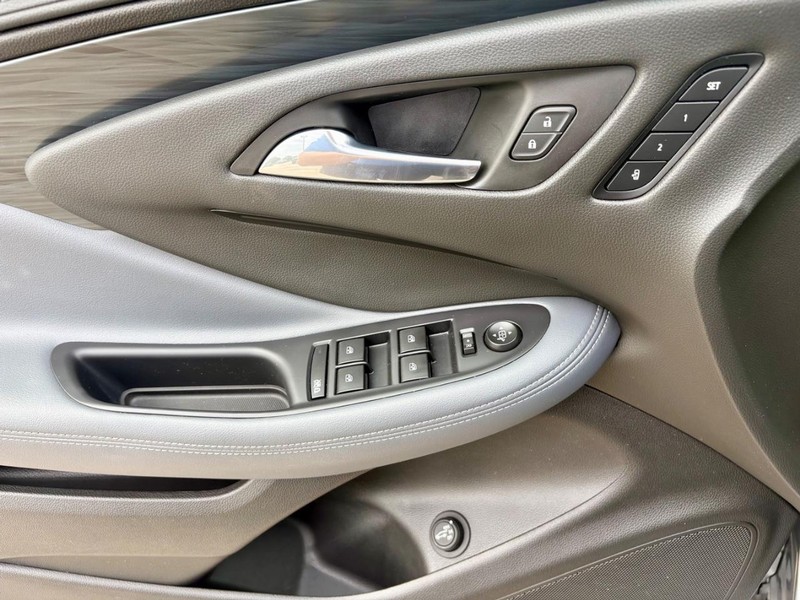 Buick Envision Vehicle Full-screen Gallery Image 18