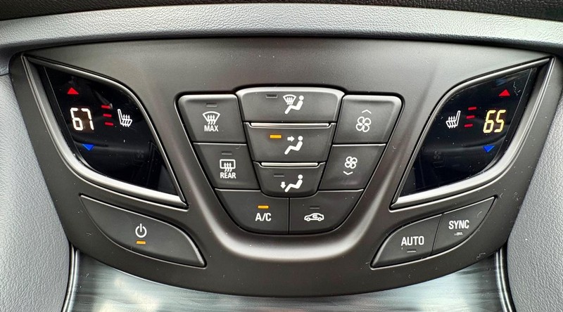 Buick Envision Vehicle Full-screen Gallery Image 28