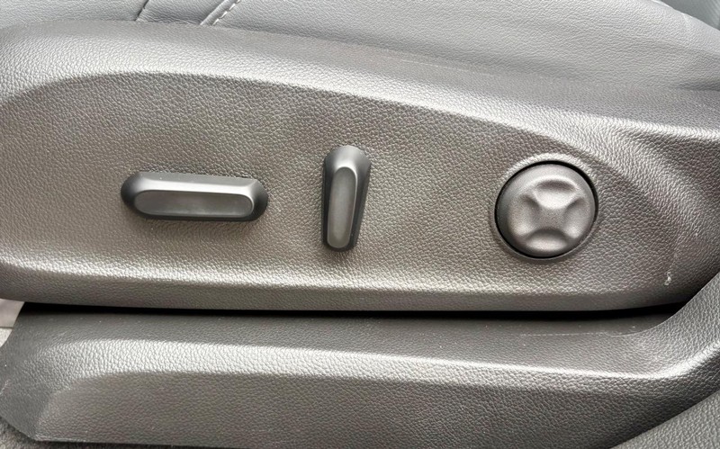 Buick Envision Vehicle Full-screen Gallery Image 32