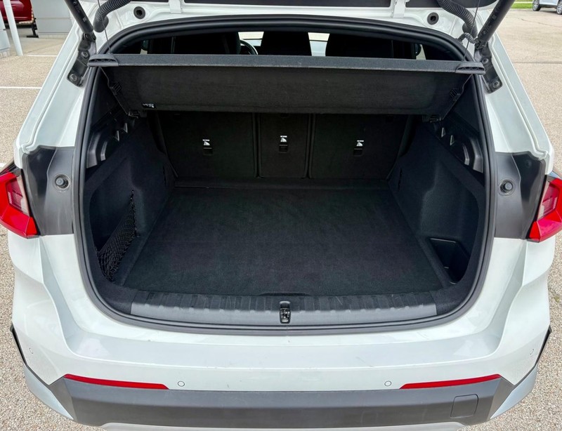 BMW X1 Vehicle Full-screen Gallery Image 05