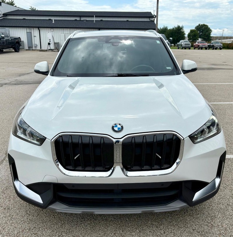 BMW X1 Vehicle Full-screen Gallery Image 08