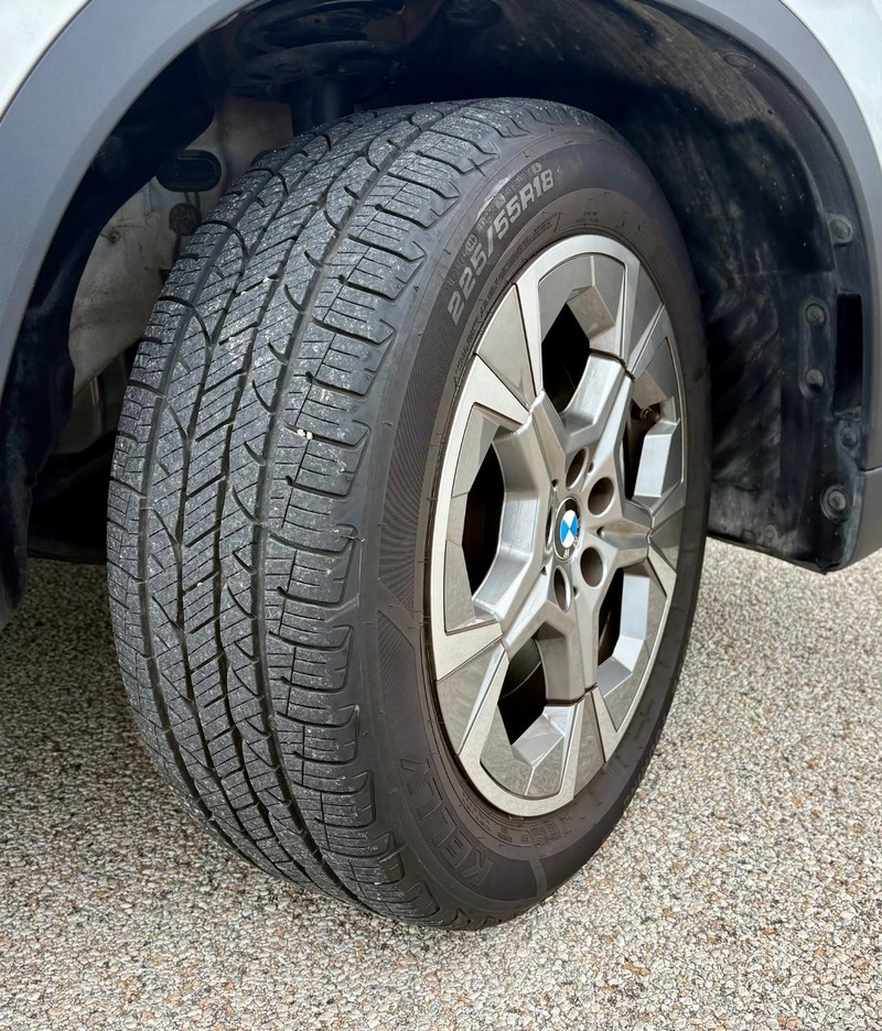 BMW X1 Vehicle Full-screen Gallery Image 10