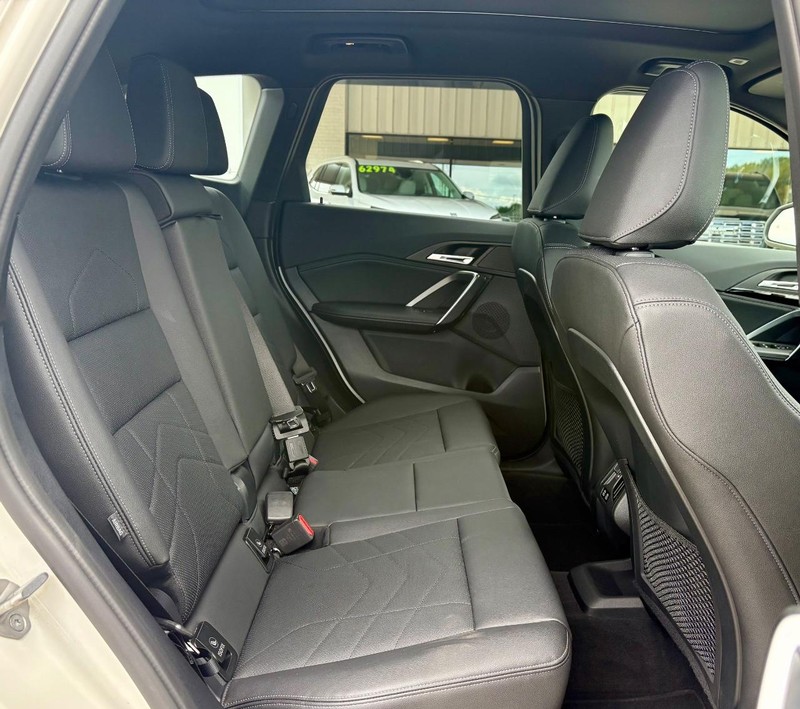 BMW X1 Vehicle Full-screen Gallery Image 11