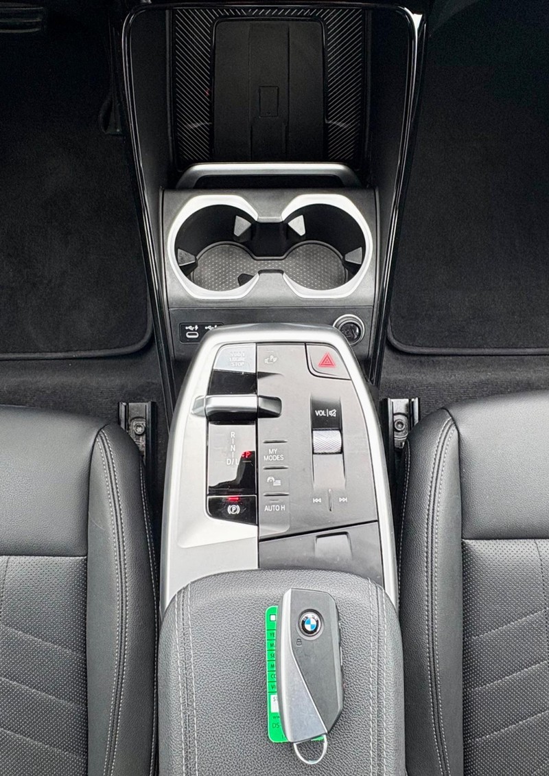 BMW X1 Vehicle Full-screen Gallery Image 14