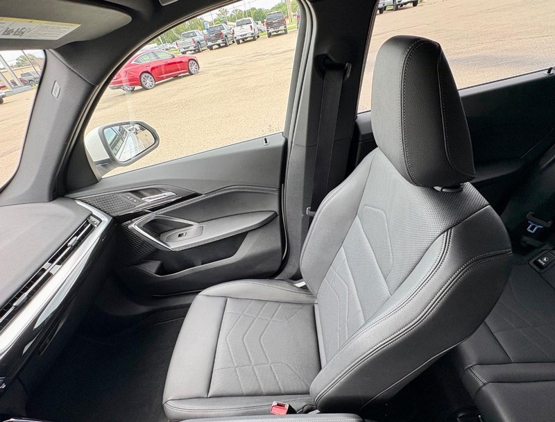BMW X1 Vehicle Full-screen Gallery Image 15