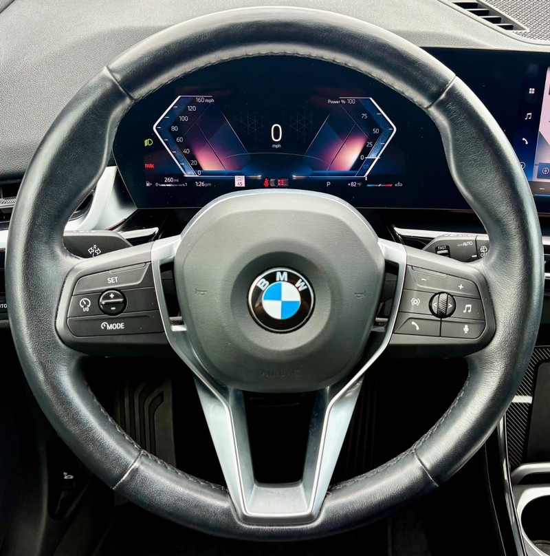 BMW X1 Vehicle Full-screen Gallery Image 19