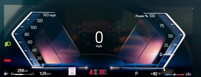 BMW X1 Vehicle Full-screen Gallery Image 22