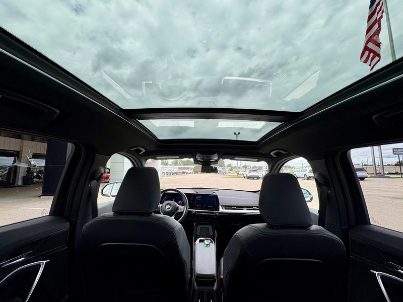 BMW X1 Vehicle Full-screen Gallery Image 30