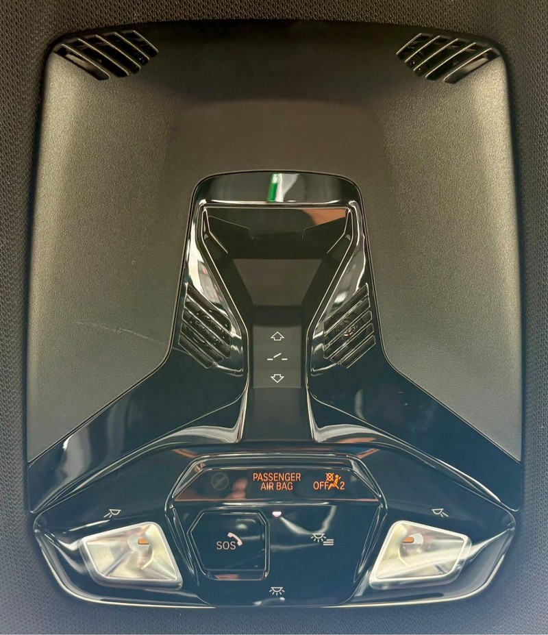 BMW X1 Vehicle Full-screen Gallery Image 31