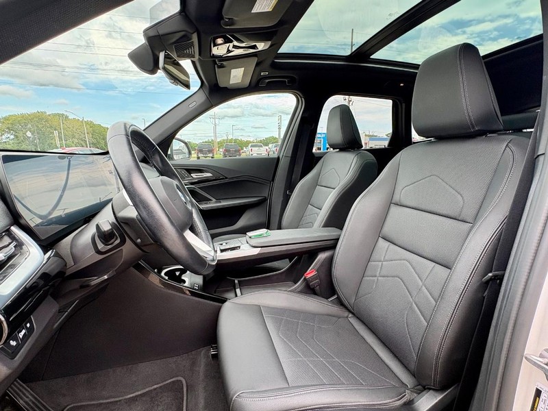 BMW X1 Vehicle Full-screen Gallery Image 32