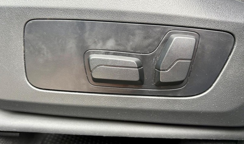 BMW X1 Vehicle Full-screen Gallery Image 33