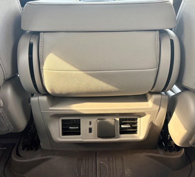 2026 GMC Sierra 1500 SLT thumbnail image 13