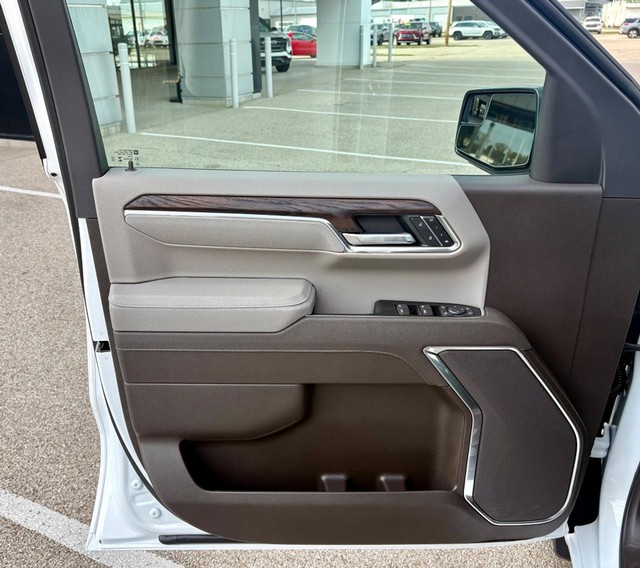 2026 GMC Sierra 1500 SLT thumbnail image 17