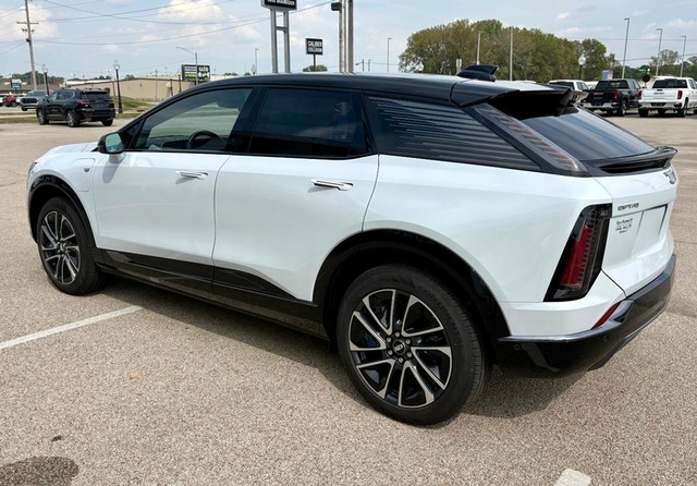 2027 Cadillac OPTIQ Sport thumbnail image 06
