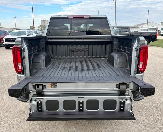 2026 GMC Sierra 1500 SLT - Photo 6
