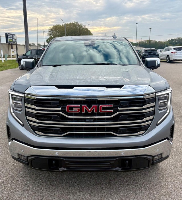 2026 GMC Sierra 1500 SLT - Photo 9