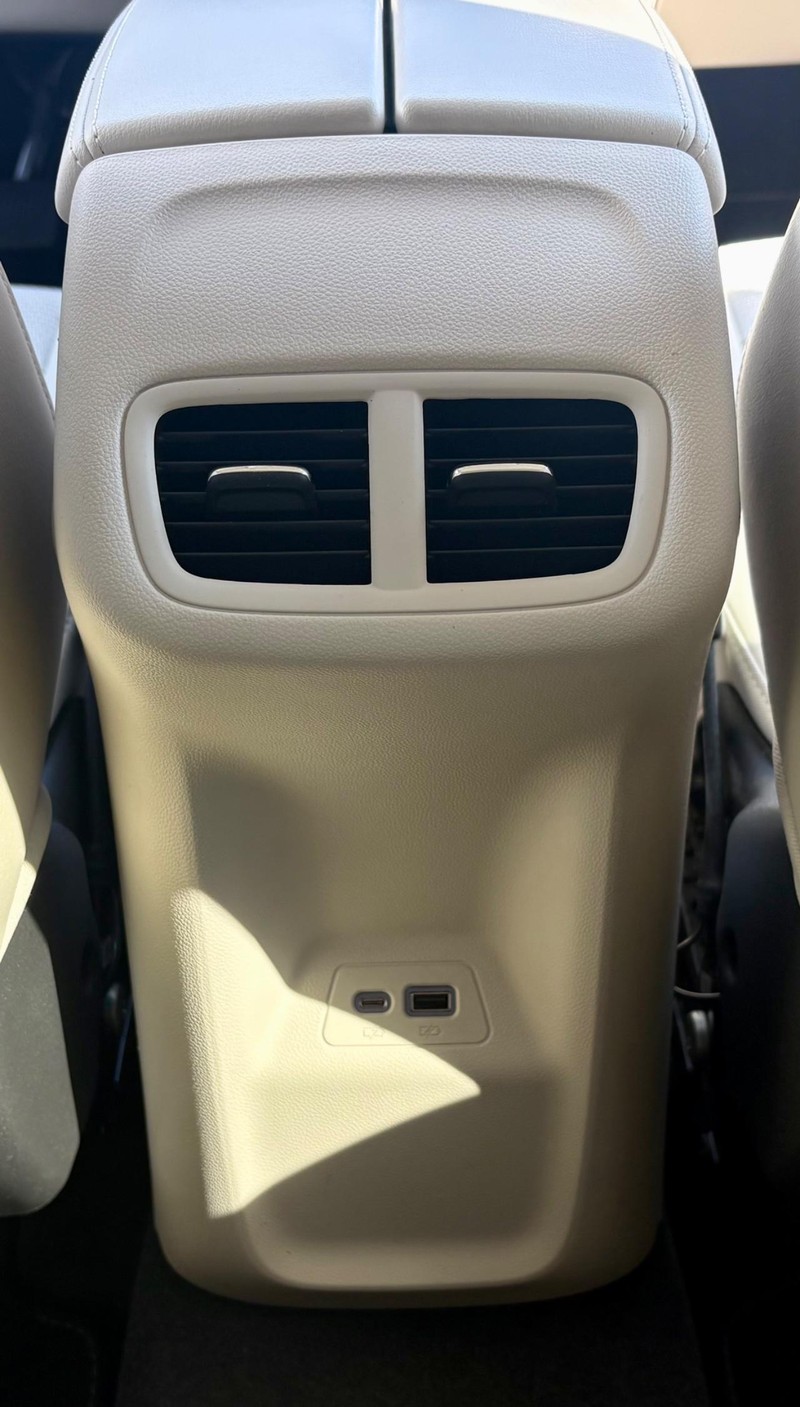 Buick Envision Vehicle Full-screen Gallery Image 12