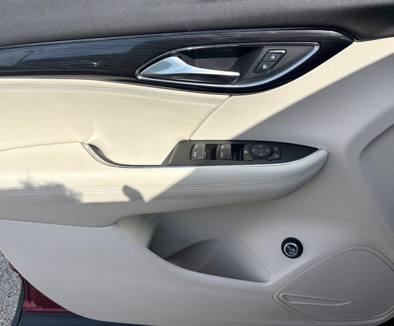Buick Envision Vehicle Full-screen Gallery Image 16