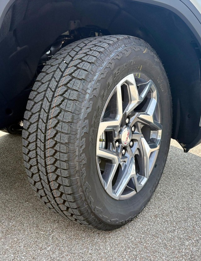 2026 GMC Sierra 1500 SLT thumbnail image 11