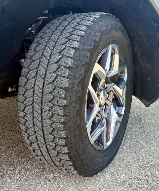 2025 GMC Sierra 1500 SLT thumbnail image 11