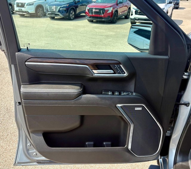 2025 GMC Sierra 1500 SLT thumbnail image 18