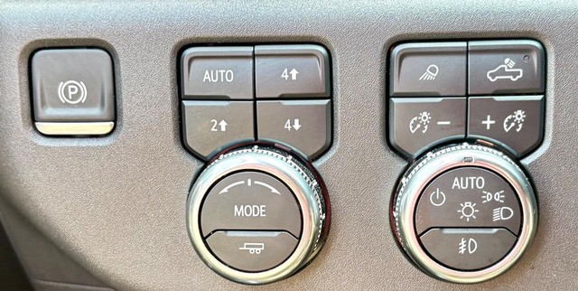 2025 GMC Sierra 1500 SLT thumbnail image 21