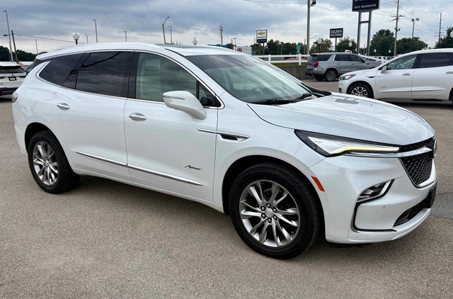 2022 Buick Enclave Avenir thumbnail image 02