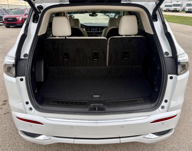 Buick Enclave Vehicle Full-screen Gallery Image 05