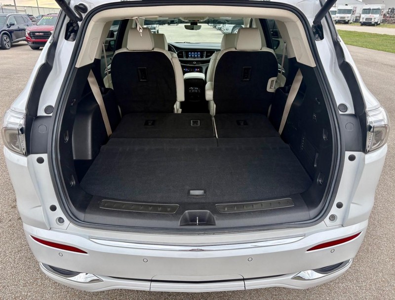 Buick Enclave Vehicle Full-screen Gallery Image 06